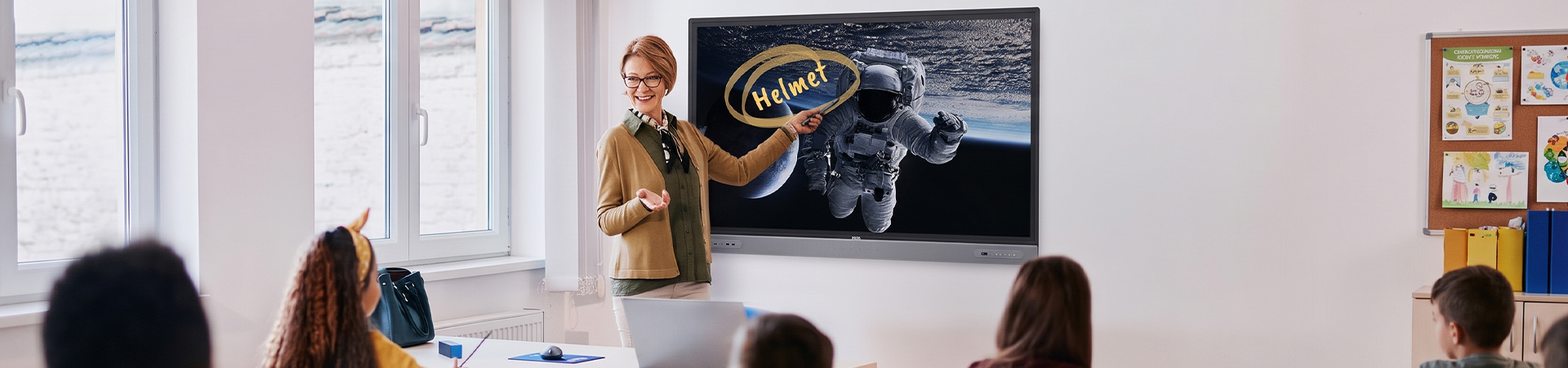 benq-rm7503-interactive-display-banner